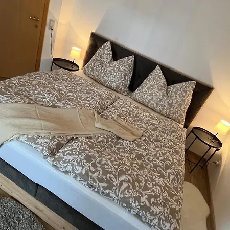 Broschek Apartament *